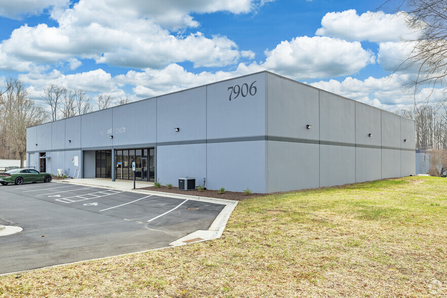 7906 Industrial Village Rd, Greensboro, NC à louer - Photo principale – Image 1 sur 20
