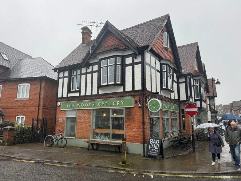 54-56 High Street, Lyndhurst, SO43 7BG portefeuille de 2 biens à vendre sur LoopNet.fr - Photo de l’immeuble – Image 3 sur 7