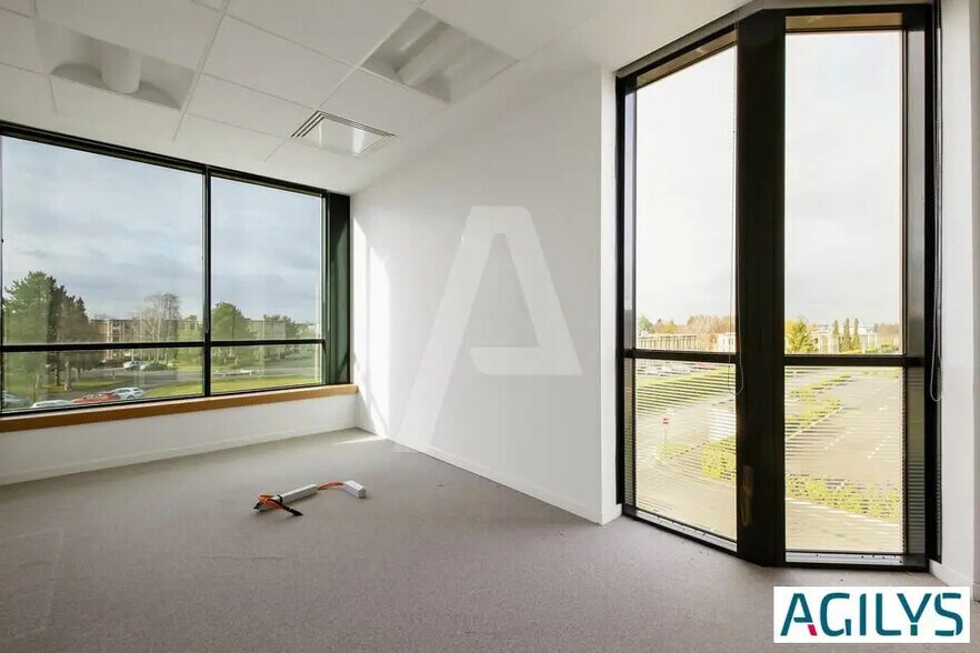 Bureau dans Saint-Aubin à louer - Photo de l’immeuble – Image 3 sur 12