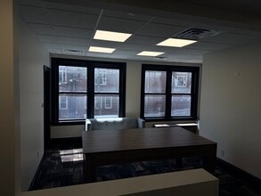 33 E Pittsburgh St, Greensburg, PA à louer Photo intérieure– Image 1 sur 11