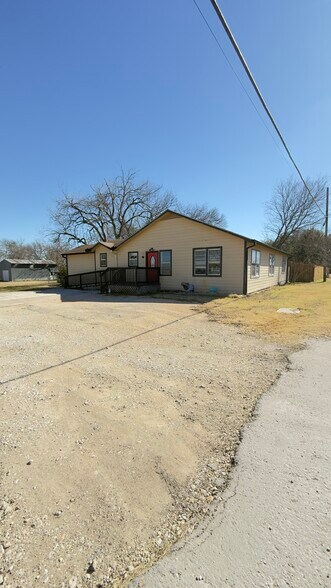 216 S FM 1660, Hutto, TX à louer - Photo de l’immeuble – Image 1 sur 21