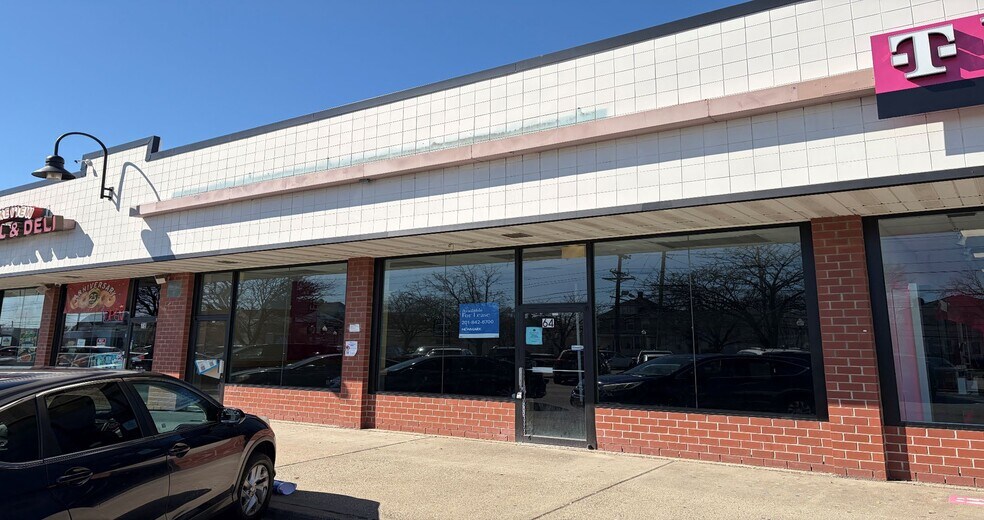 64-90 Lakeview Ave, Clifton, NJ à louer - Photo de l’immeuble – Image 1 sur 1
