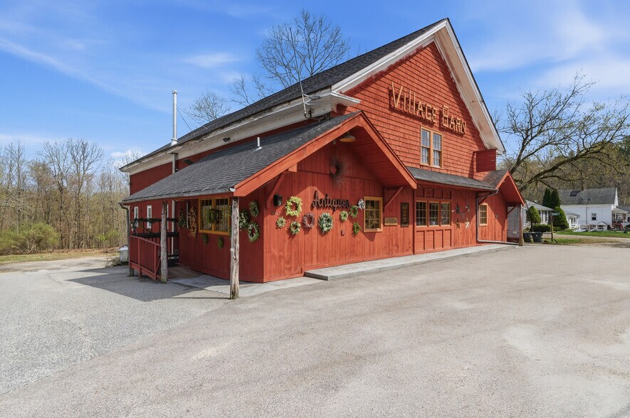 953 Victory Hwy, Burrillville, RI à vendre - Photo de l’immeuble – Image 2 sur 55