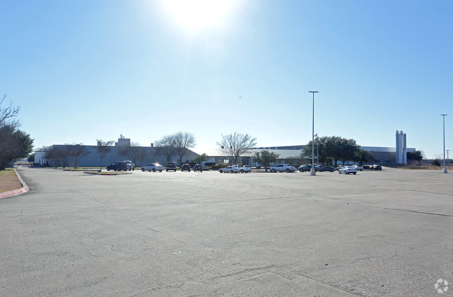1001 Ed Rutherford Dr, Greenville, TX à louer - Photo de l’immeuble – Image 3 sur 34