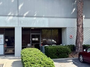 11721 Telegraph Rd, Santa Fe Springs, CA à louer Photo de l’immeuble– Image 2 sur 27