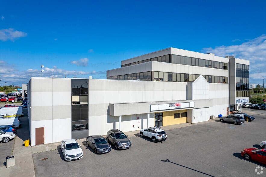 1600 Stellar Dr, Whitby, ON à louer - Photo de l’immeuble – Image 3 sur 5
