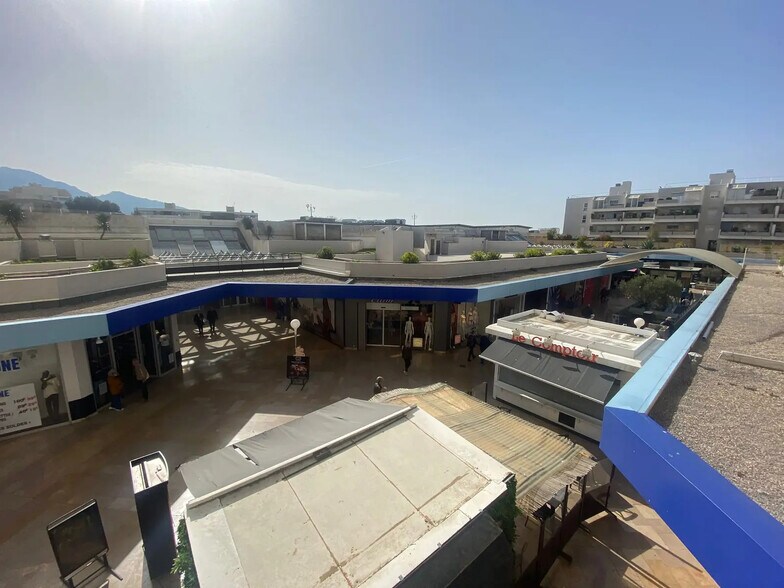 122 Avenue De Hambourg, Marseille à louer - Photo de l’immeuble – Image 2 sur 10