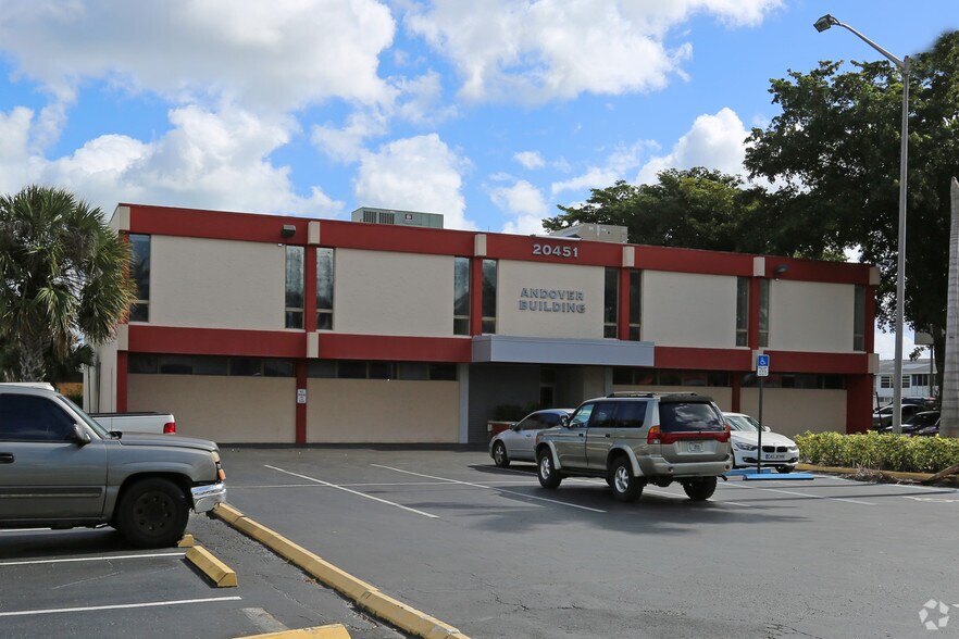 20451 NW 2nd Ave, Miami, FL à louer - Photo de l’immeuble – Image 2 sur 3