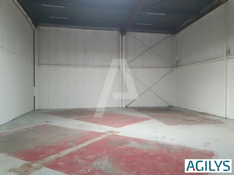 Local d’activités dans Champigny-sur-Marne à louer - Photo de l’immeuble – Image 2 sur 6