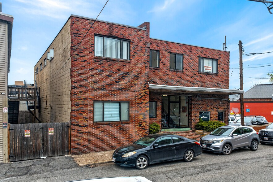 7 Foster St, Revere, MA à vendre - Photo de l’immeuble – Image 1 sur 12
