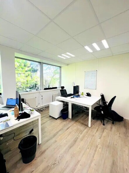 Bureau dans Le Chesnay-Rocquencourt à louer - Photo de l’immeuble – Image 3 sur 27
