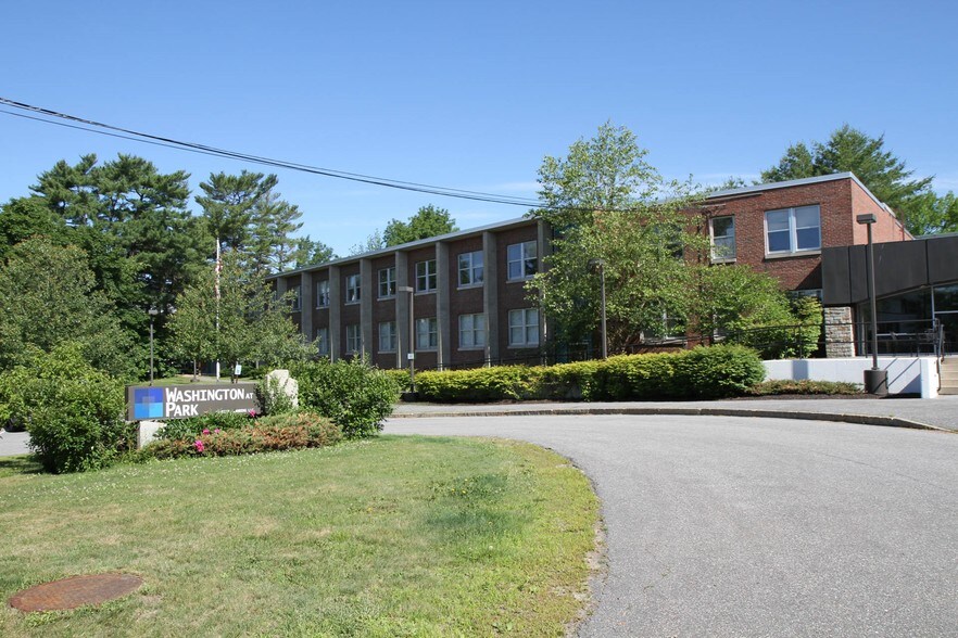 1356 Washington St, Bath, ME à louer - Photo principale – Image 1 sur 19