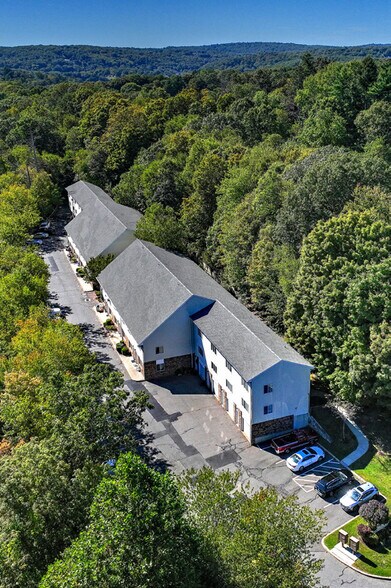 36 Chatfield St, Seymour, CT à vendre - Photo principale – Image 1 sur 1