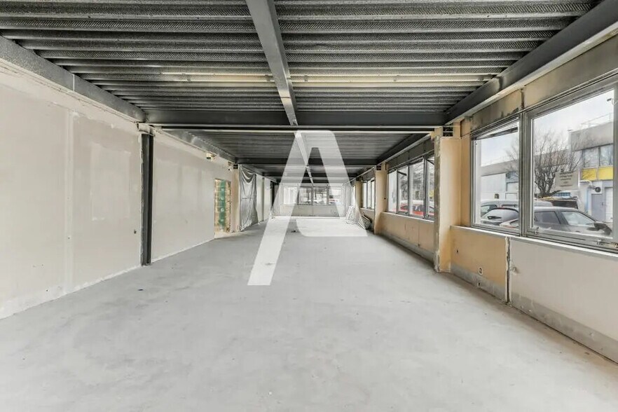 Local d’activités dans Ivry-sur-Seine à louer - Photo de l’immeuble – Image 3 sur 5