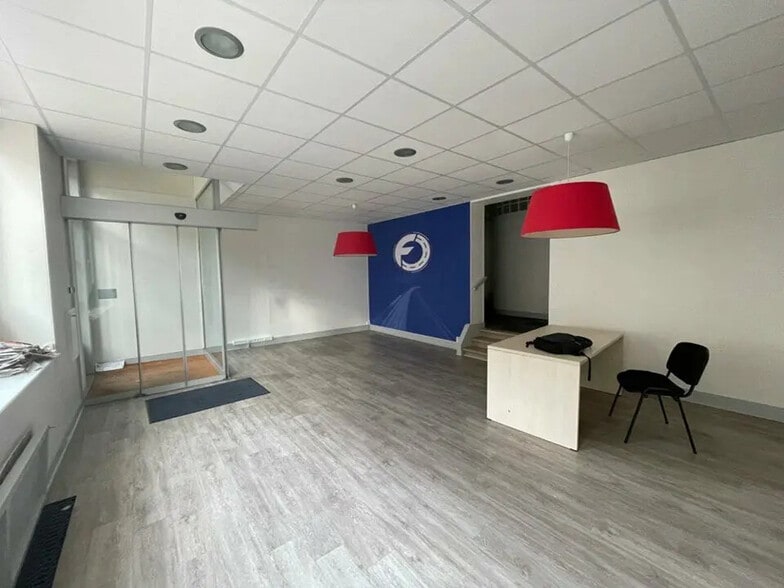 Bureau dans Calais à louer - Photo de l’immeuble – Image 1 sur 3