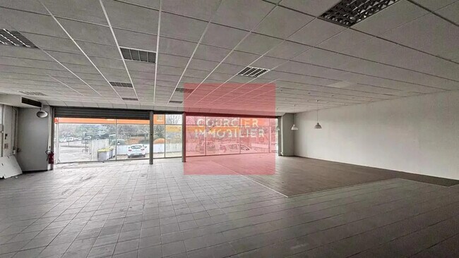 Plus de détails pour 52 Boulevard Henri Barbusse, SAINT CYR L ECOLE - Local commercial à louer