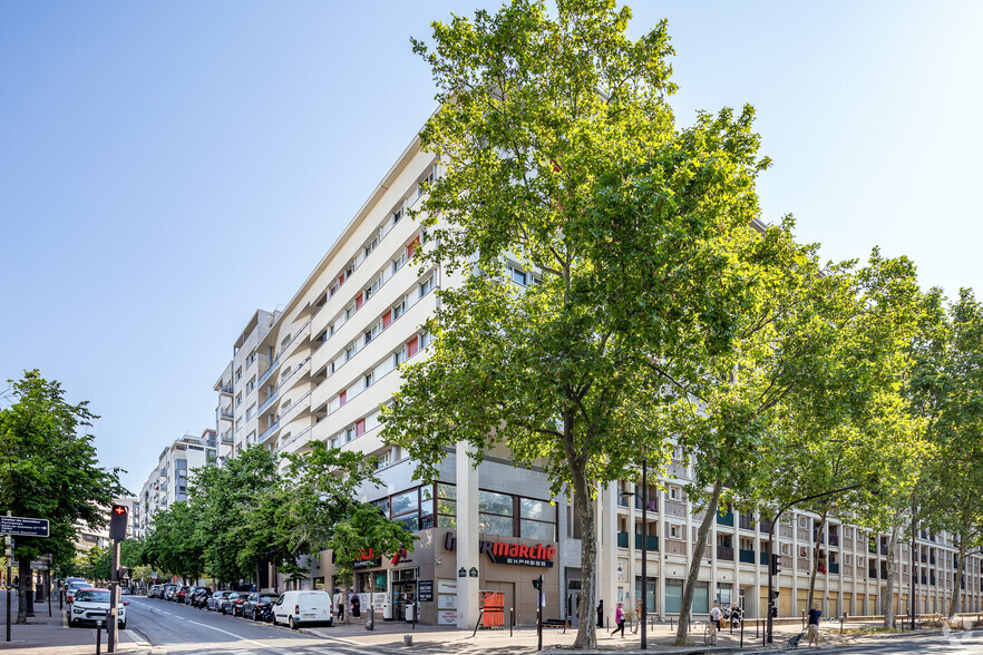 Local commercial dans Paris à louer - Photo de l’immeuble – Image 2 sur 2