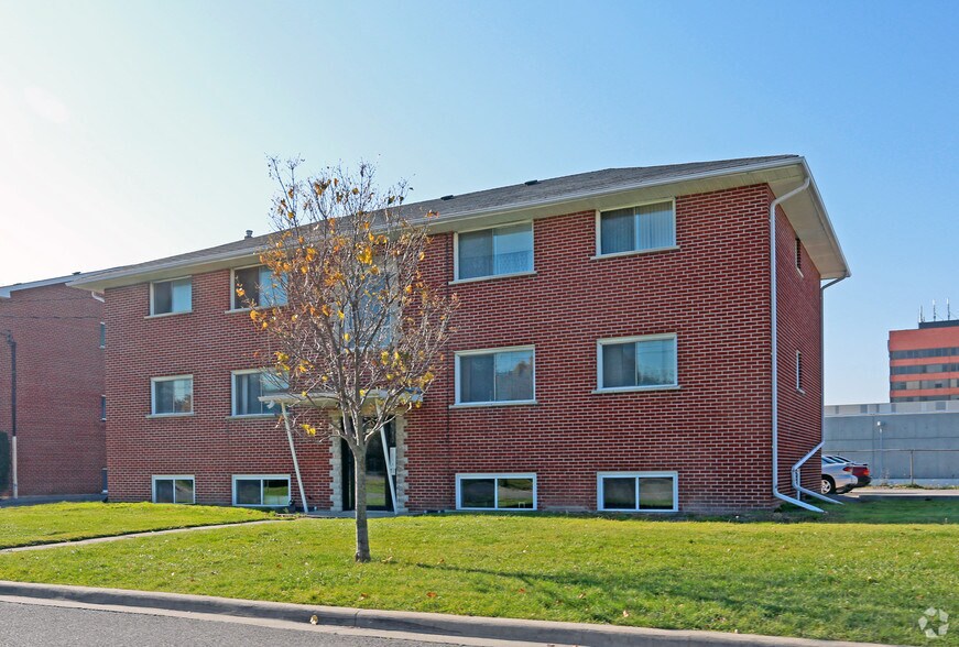 160-172 Westmount St, Oshawa, ON à vendre - Photo de l’immeuble – Image 3 sur 4