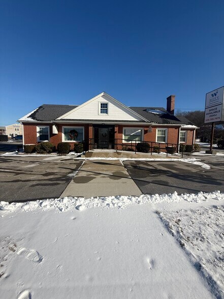 42-44 Auburn Street St, Auburn, MA à louer - Photo principale – Image 1 sur 9