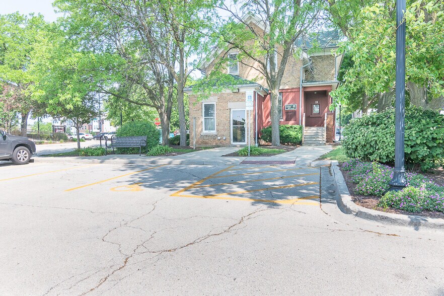 Portfolio of 3 assets in Schaumburg, IL portefeuille de 3 biens à vendre sur LoopNet.fr - Photo de l’immeuble – Image 3 sur 9