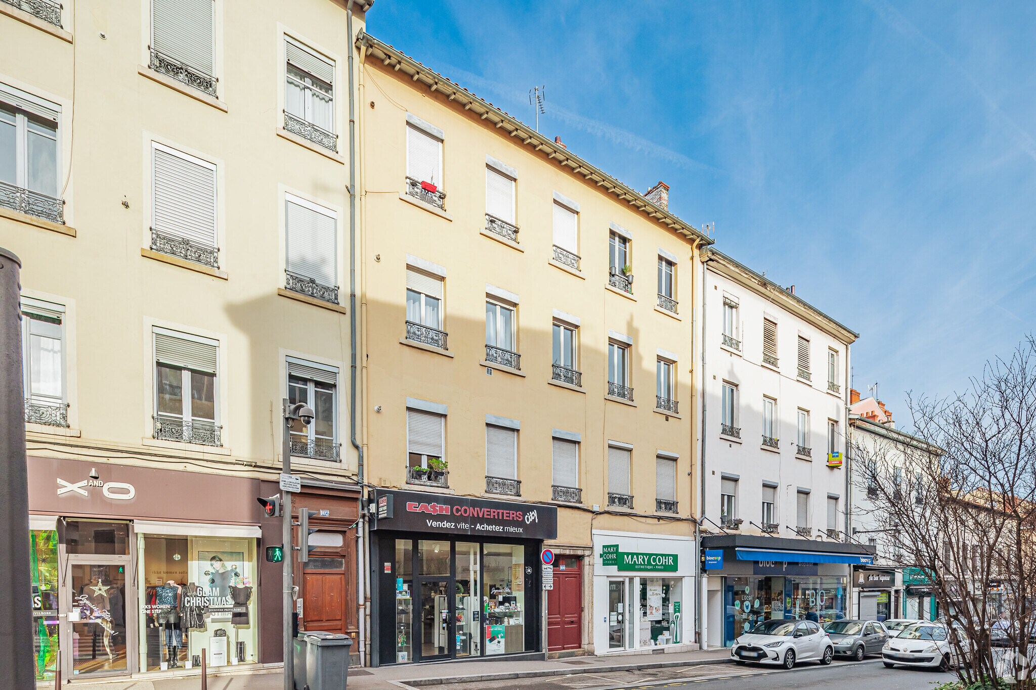 Local commercial dans Oullins à louer Photo principale– Image 1 sur 3