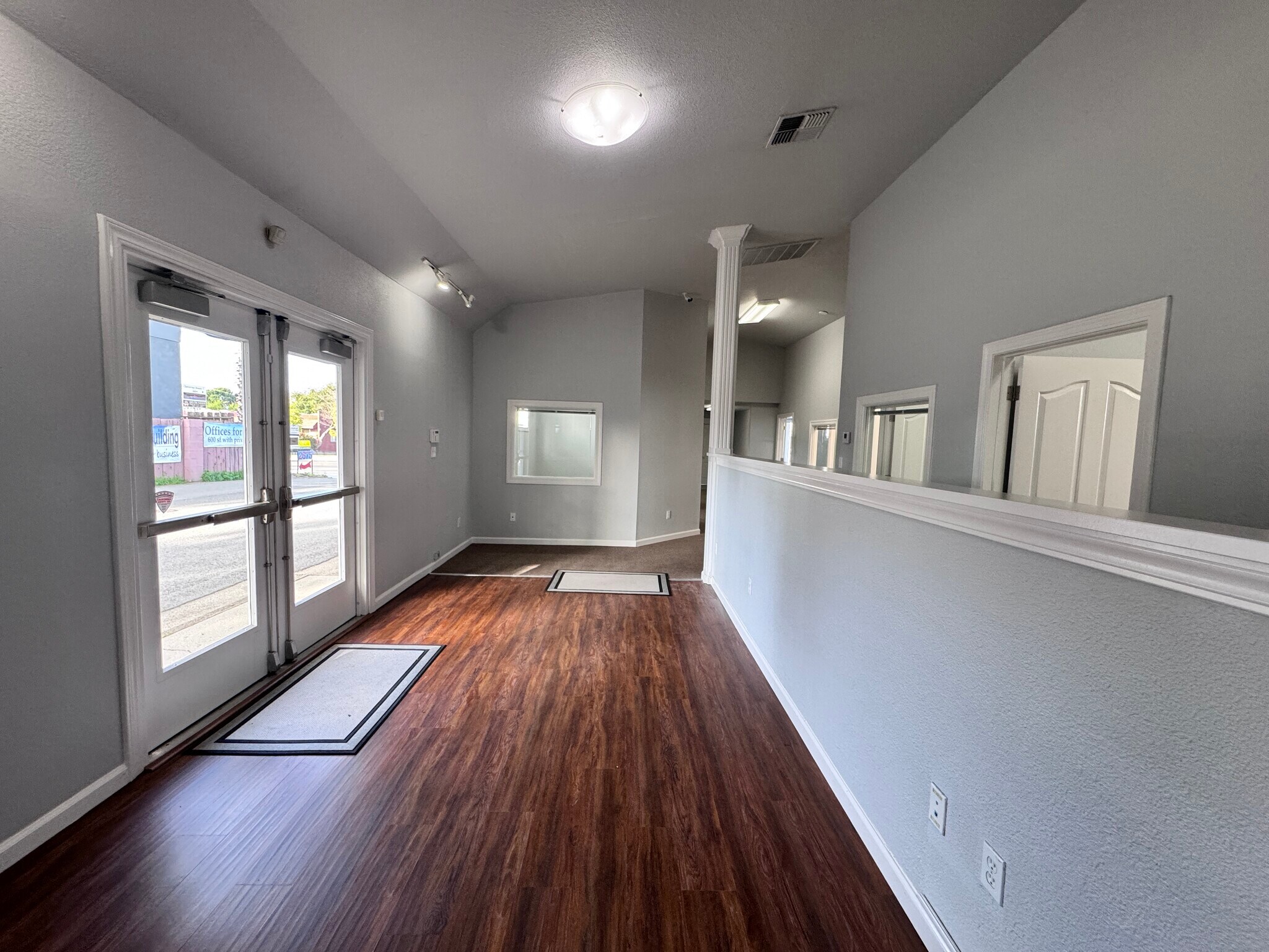 2665 Bechelli Ln, Redding, CA à louer Photo principale– Image 1 sur 13