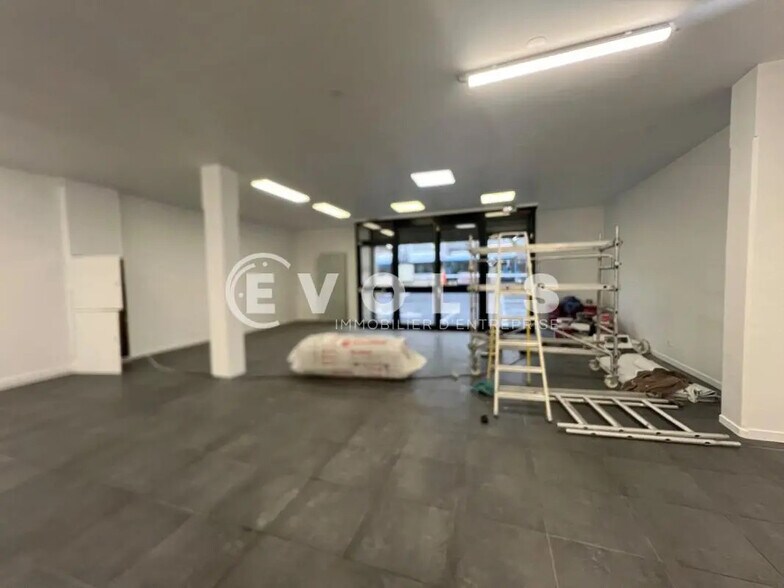 Local d'activités dans Valenton à vendre - Photo de l’immeuble – Image 3 sur 7
