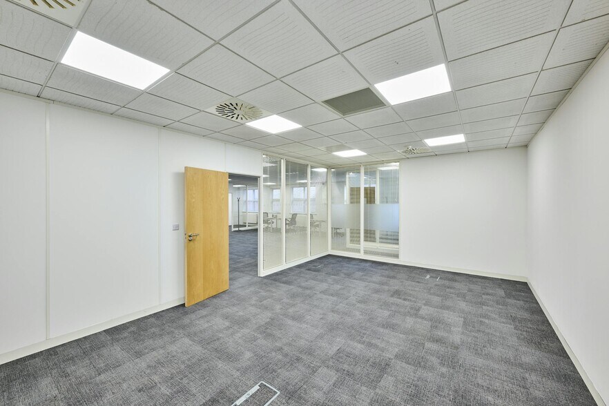 17 High St, Henley-In-Arden à louer - Photo de l’immeuble – Image 3 sur 10