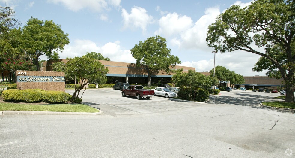 400 E Ramsey Rd, San Antonio, TX à louer - Photo de l’immeuble – Image 2 sur 14