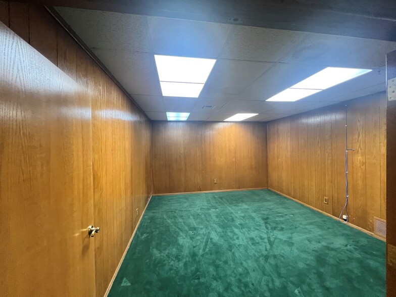 846 W Foothill Blvd, Upland, CA à louer - Photo intérieure – Image 3 sur 7