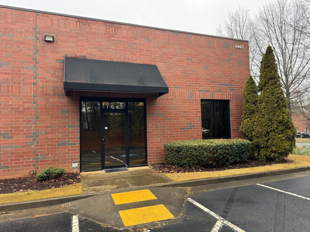 6065 Parkway North Dr, Cumming, GA 30040 - Lot 700 -  - Photo intérieure - Image 1 of 9