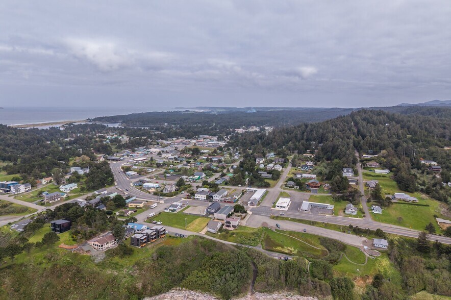 259 6th St, Port Orford, OR à vendre - Photo de l’immeuble – Image 3 sur 36