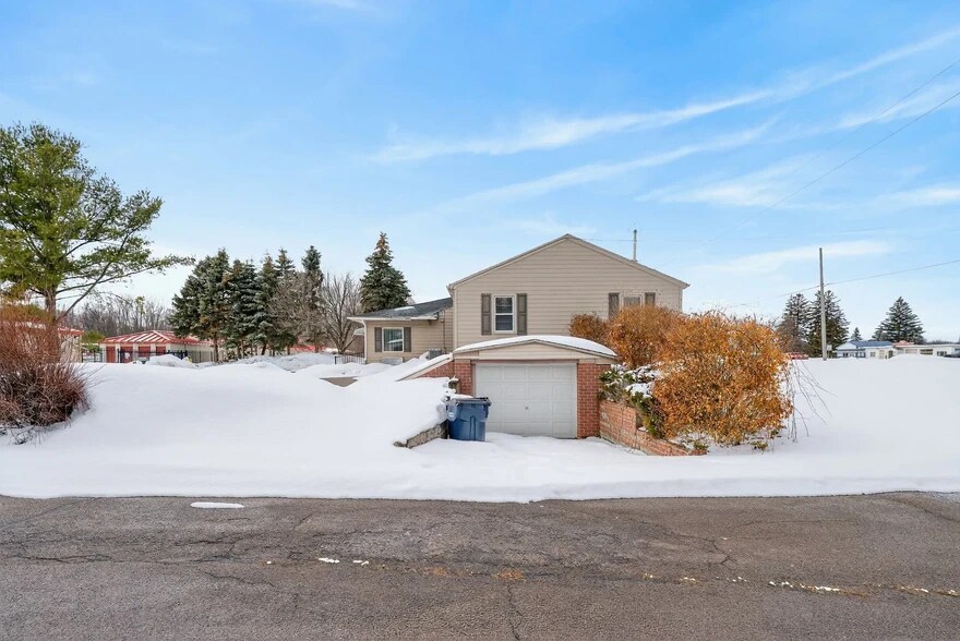 3900 NY-104, Williamson, NY à louer - Photo de l’immeuble – Image 3 sur 9