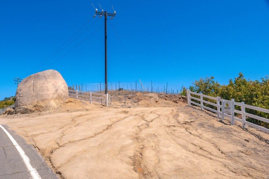 2526 Camaron Rd, Temecula, CA à vendre - Photo de l’immeuble – Image 2 sur 14
