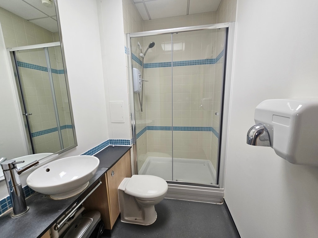 6 Conqueror Ct, Sittingbourne, KEN ME10 5BH - Lot 6 - - Photo intérieure - Image 2 of 6