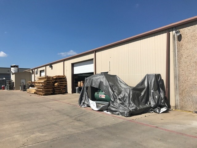 1495 N Kealy St, Lewisville, TX à louer - Photo de l’immeuble – Image 3 sur 16