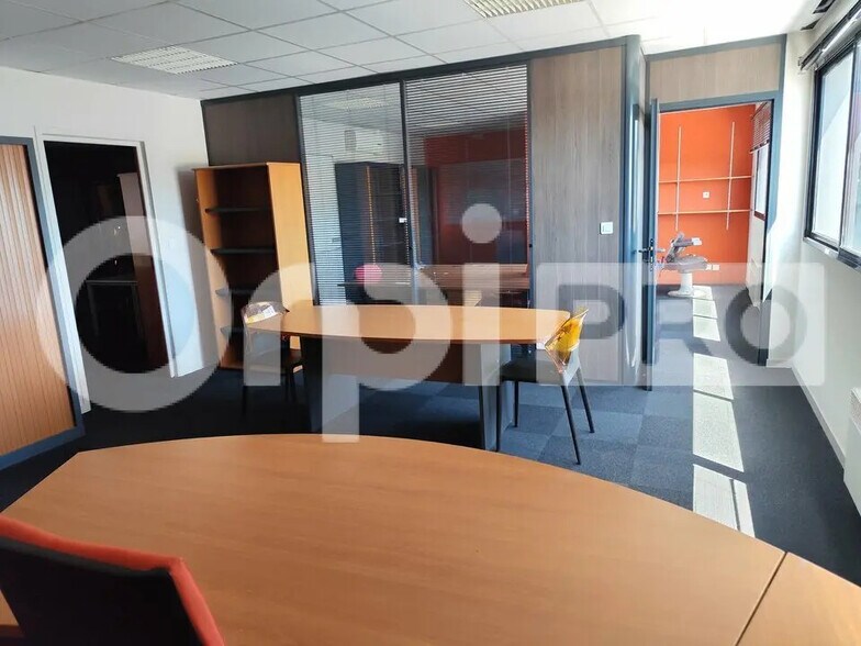Bureau dans Limoges à louer - Photo de l’immeuble – Image 2 sur 8