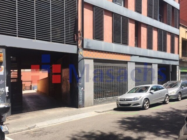 Local commercial dans Barcelone, Barcelona à louer Photo de la construction– Image 1 sur 10