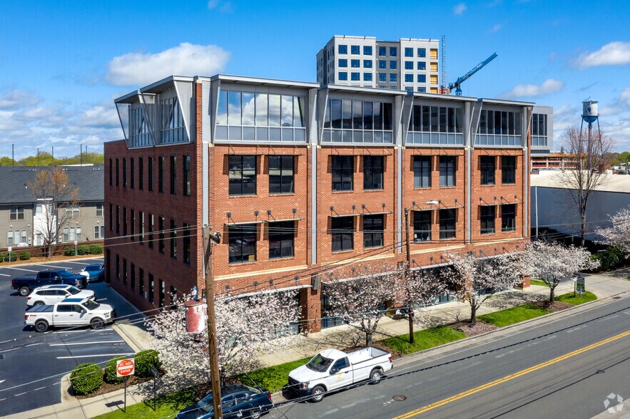 214 W Tremont Ave, Charlotte, NC à louer - Photo de l’immeuble – Image 3 sur 9