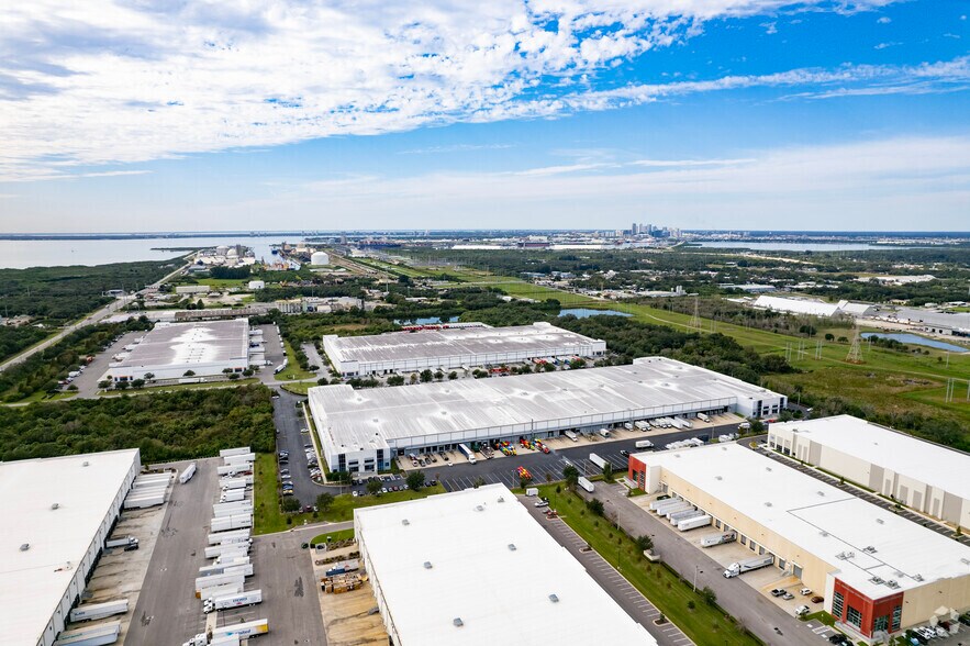 4406 Madison Industrial Ln, Tampa, FL à louer - Photo de l’immeuble – Image 3 sur 4