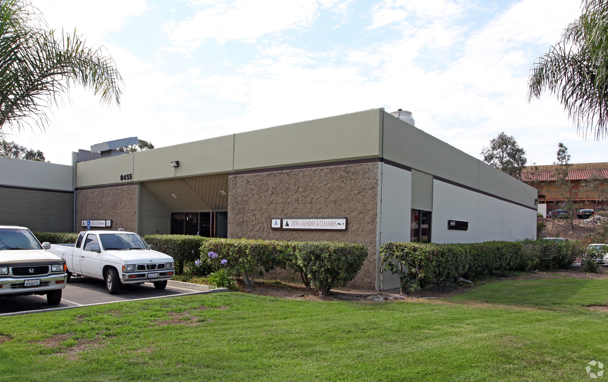 8455 Commerce Ave, San Diego, CA à louer Photo principale– Image 1 sur 5