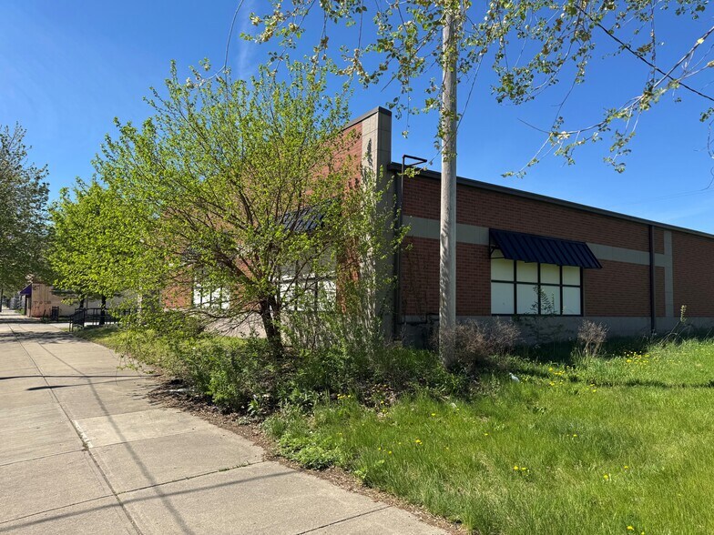 2272 E 55th St, Cleveland, OH à vendre - Photo de l’immeuble – Image 3 sur 12
