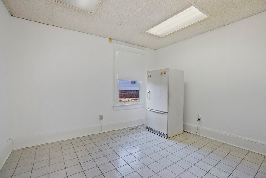 611 Carthage St, Sanford, NC à louer - Photo intérieure – Image 3 sur 44
