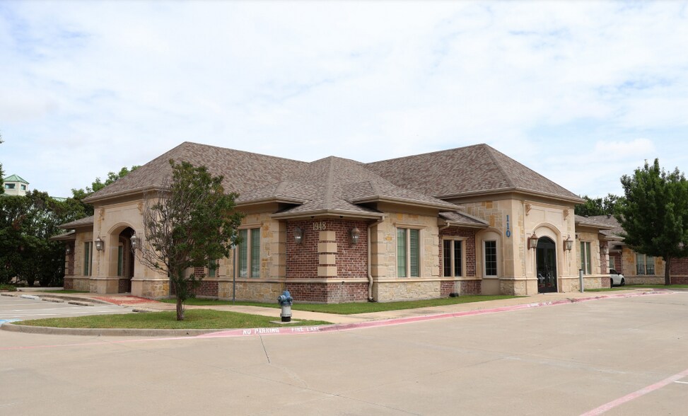 1948 E Hebron Pky, Carrollton, TX à louer - Photo de l’immeuble – Image 1 sur 4