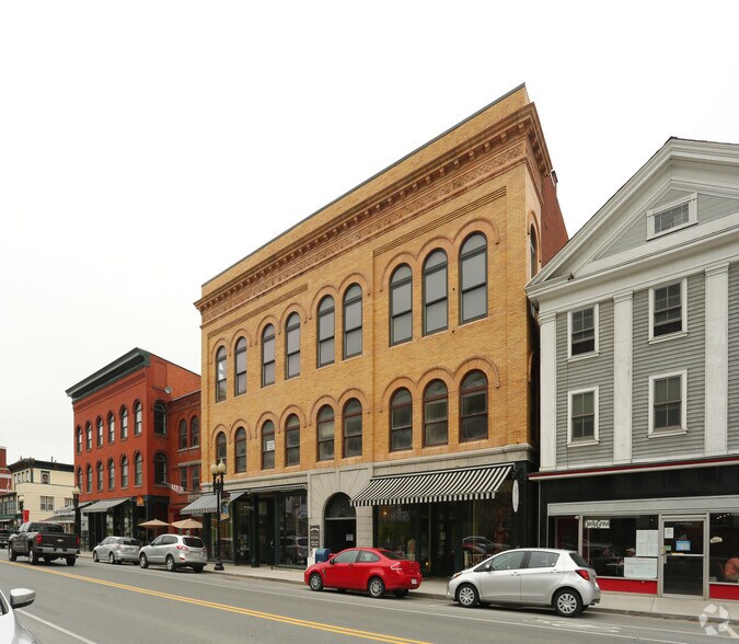 45 Park St, Adams, MA à louer - Photo de l’immeuble – Image 2 sur 4