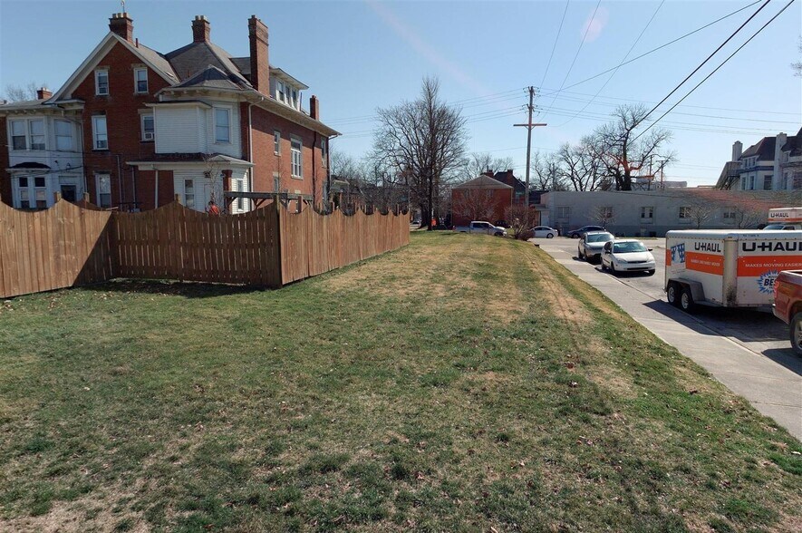 838 Bryden Rd, Columbus, OH à vendre - Photo de l’immeuble – Image 2 sur 2