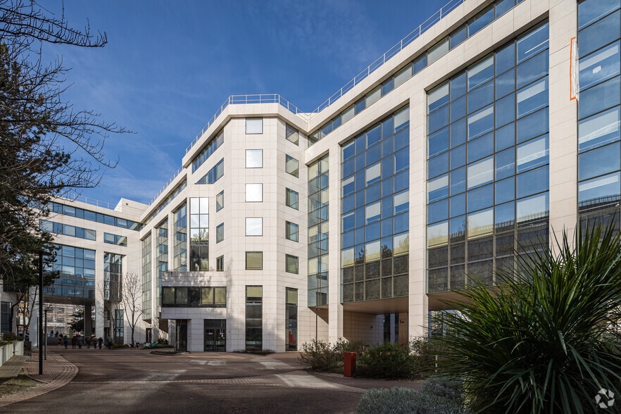 11-19 Rue De La Vanne, Montrouge à louer - Photo de l’immeuble – Image 3 sur 4