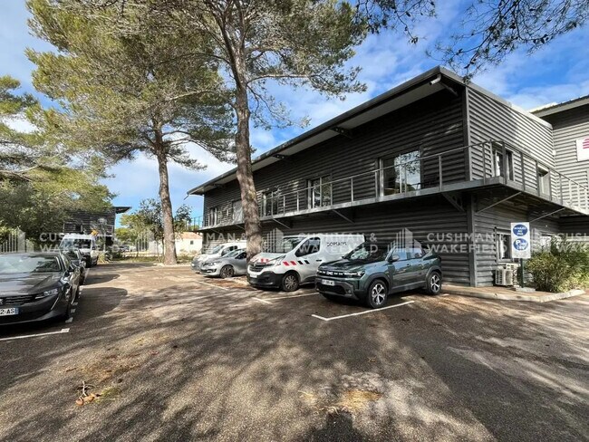 Plus de détails pour Local d'activités à louer