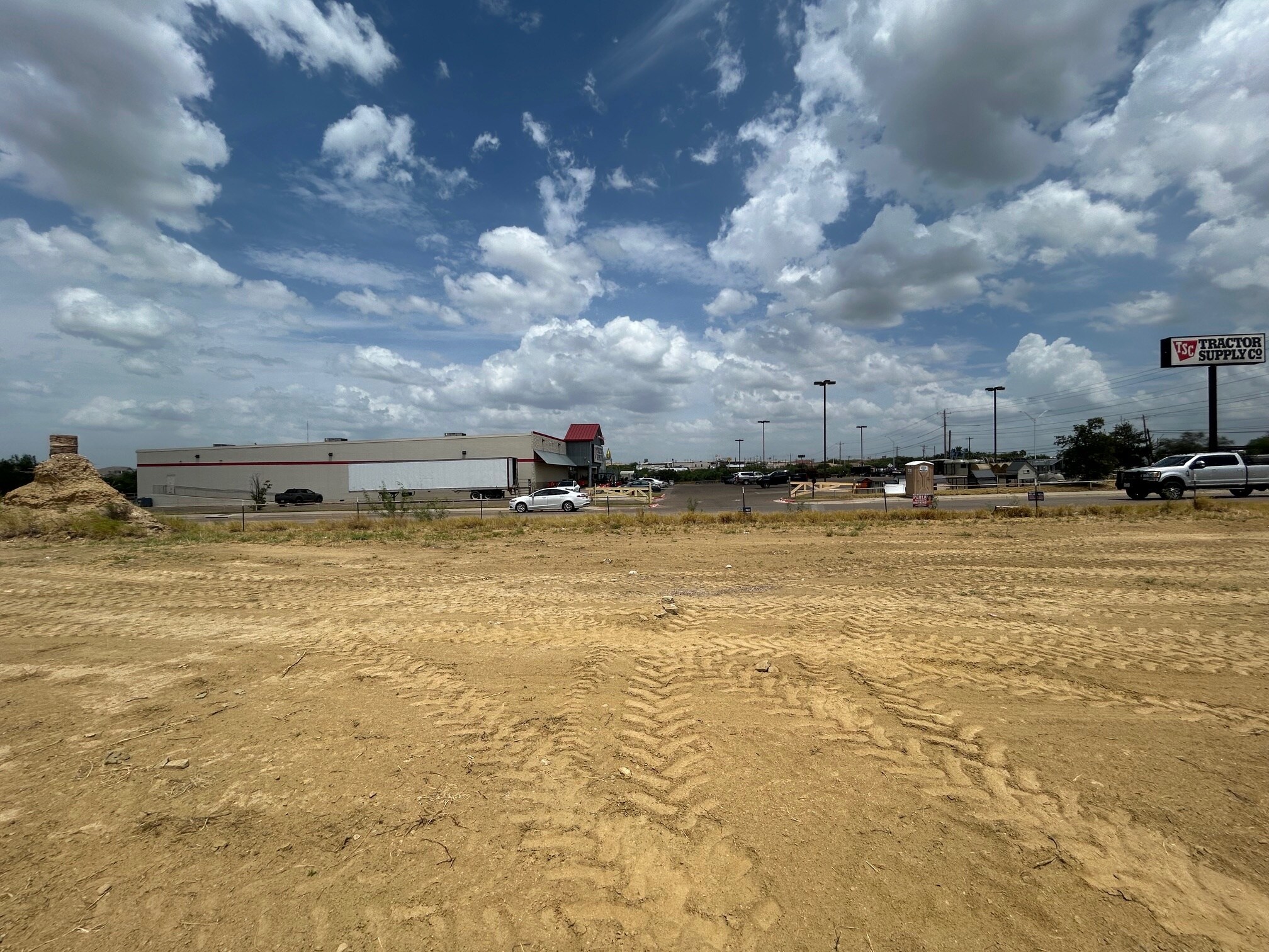 4000 State Highway 359, Laredo, TX à vendre Photo de l’immeuble– Image 1 sur 12