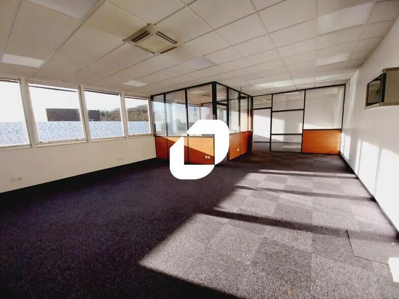 Bureau dans Neuilly-sur-Marne à louer - Photo de l’immeuble – Image 1 sur 11